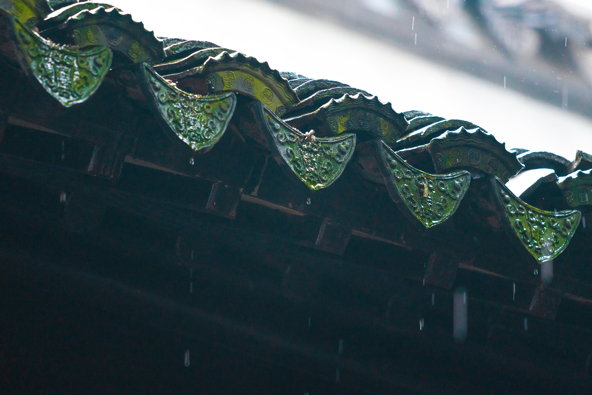 摄图网_501395589_banner_下雨天的屋檐（企业商用）.jpg